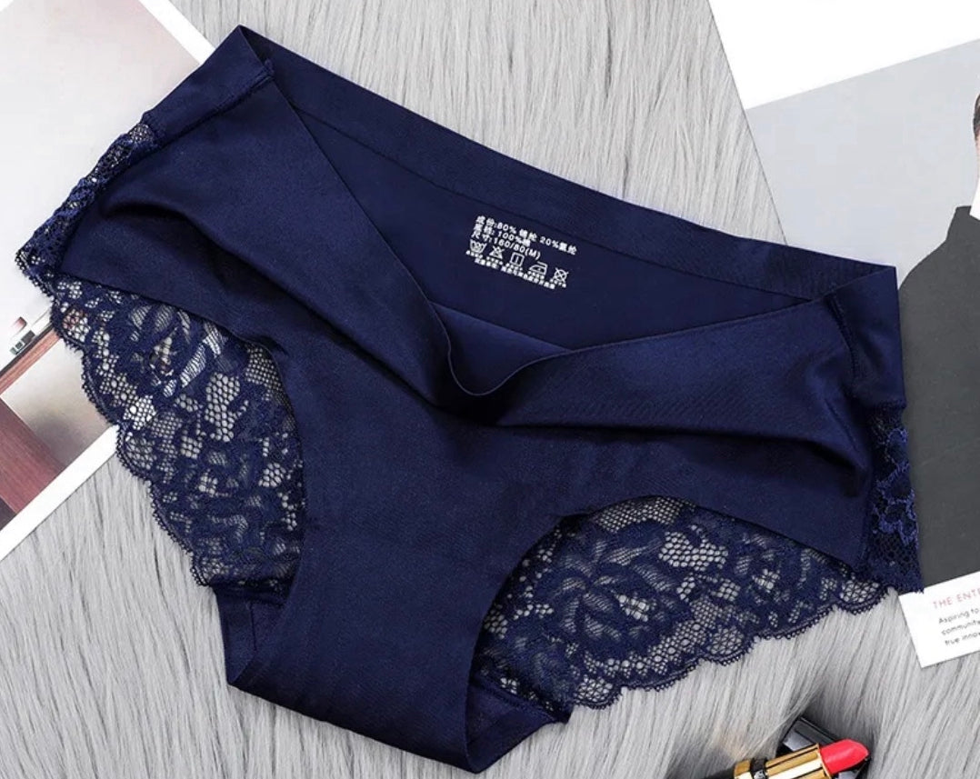 $24.98 PETITE 5 PAIRS OF SEAMLESS LACE PANTIES