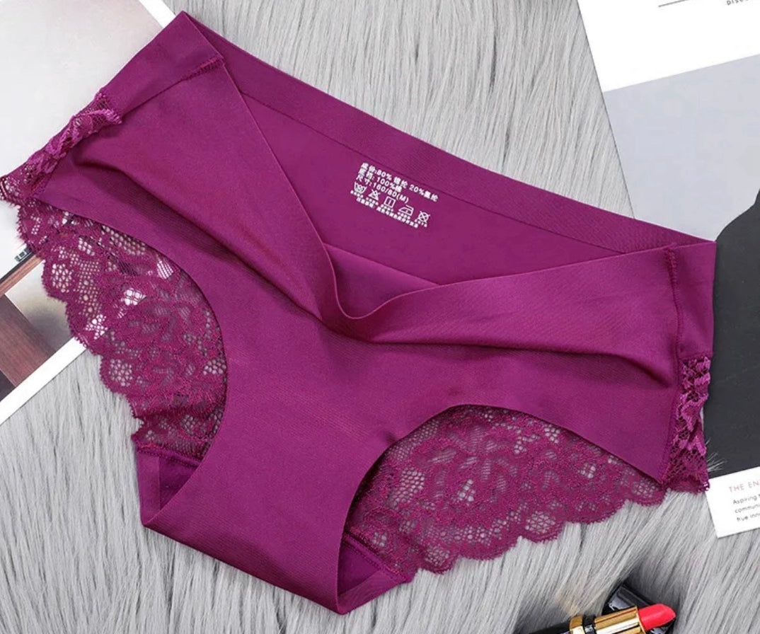 $24.98 PETITE 5 PAIRS OF SEAMLESS LACE PANTIES