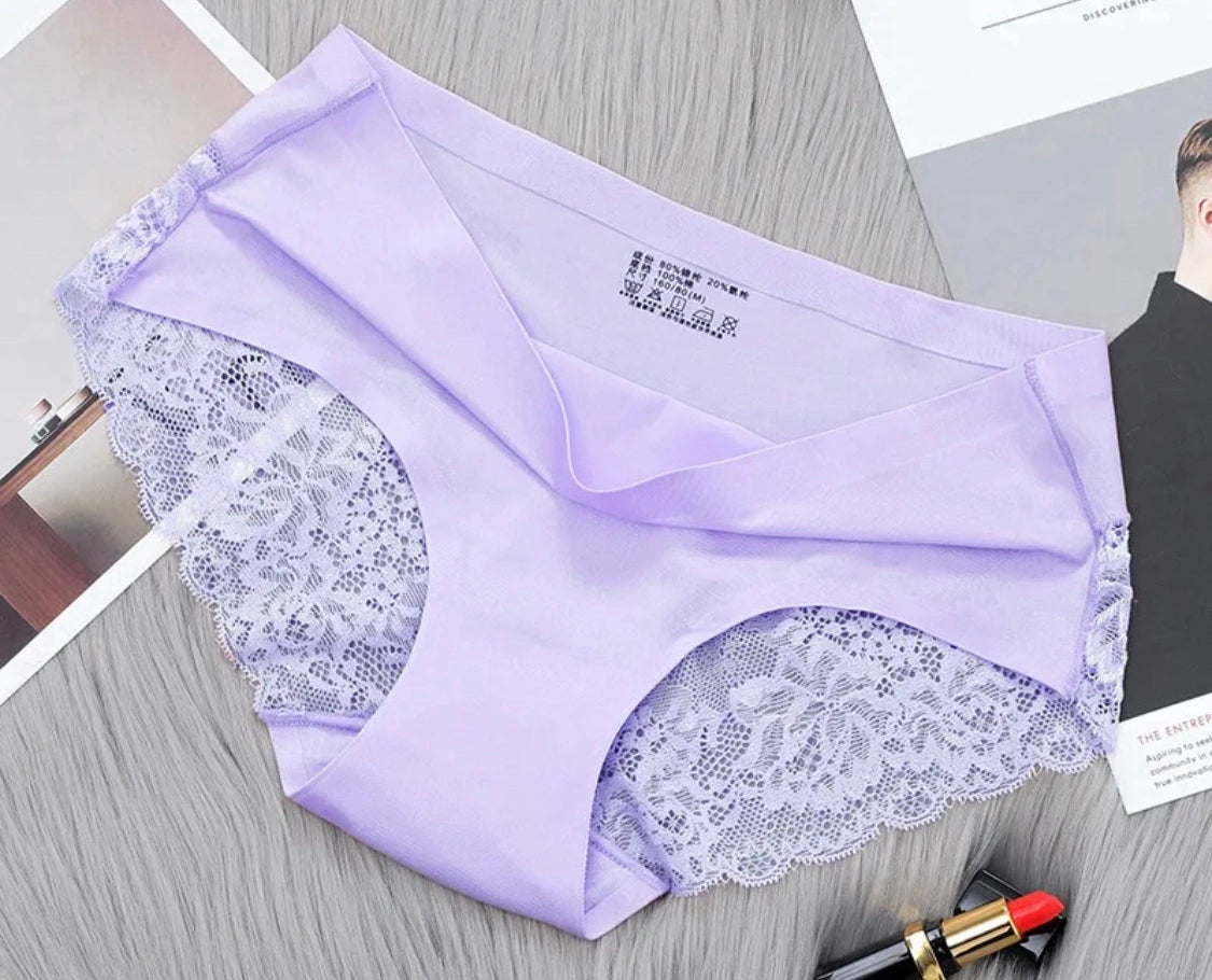$24.98 PETITE 5 PAIRS OF SEAMLESS LACE PANTIES